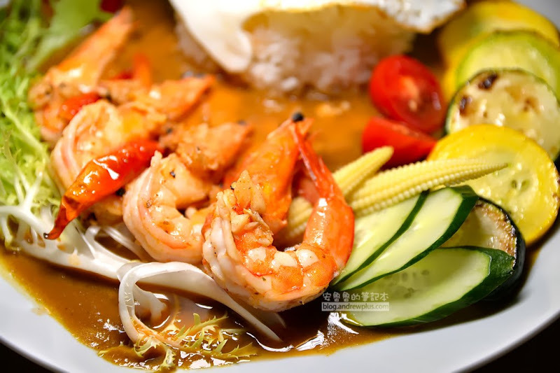 蝦粉 Shrimp Rice-滿滿蝦味咖哩蝦飯有老闆娘親手開背的彈牙蝦蝦