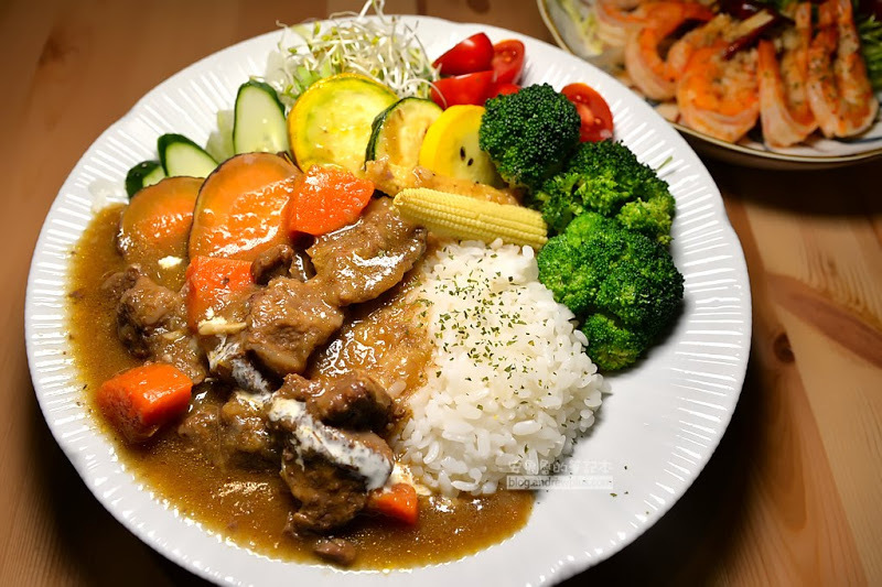 蝦粉 Shrimp Rice-滿滿蝦味咖哩蝦飯有老闆娘親手開背的彈牙蝦蝦