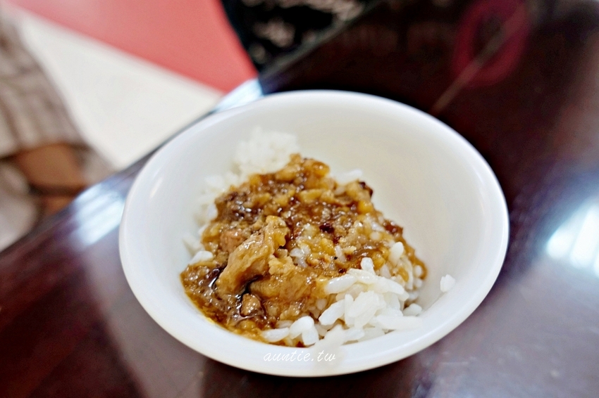 【台南】安平 林牛肉湯 藥膳牛肉湯配免費滷肉飯 24小時營業 - 水晶安蹄 不務正業過生活