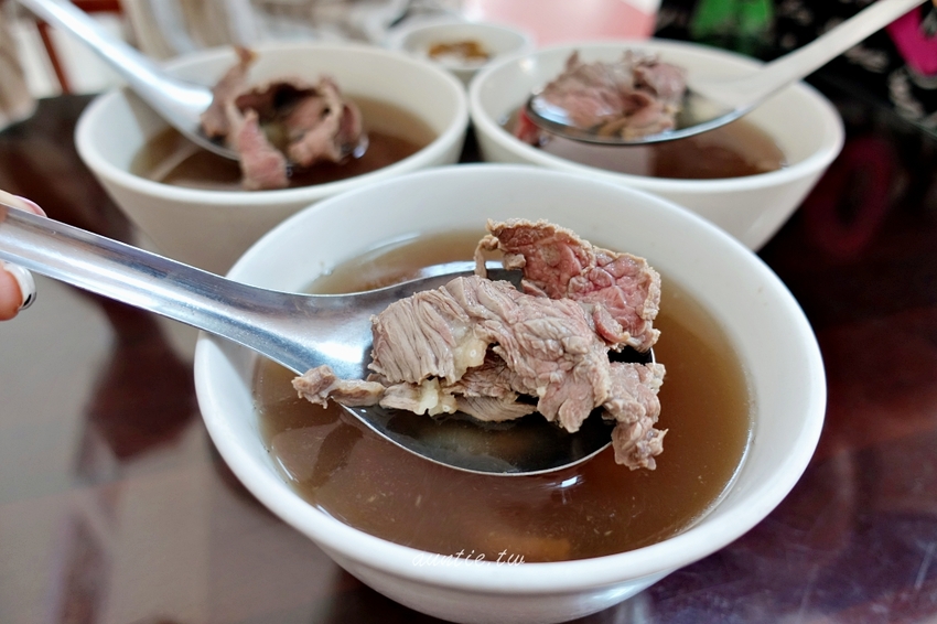 【台南】安平 林牛肉湯 藥膳牛肉湯配免費滷肉飯 24小時營業 - 水晶安蹄 不務正業過生活