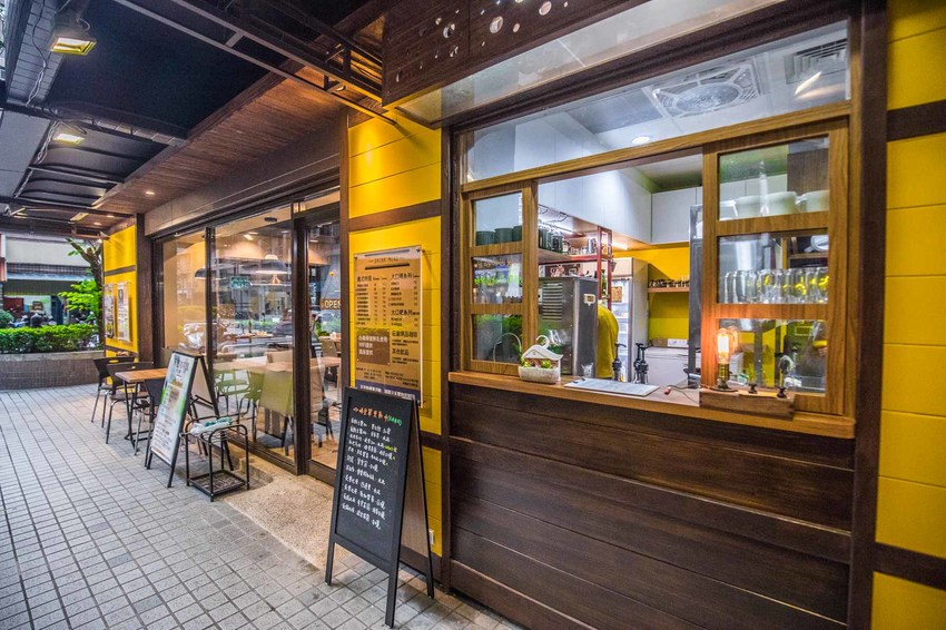 [新北新莊]一秒愛上香醇手沖咖啡！小小細節大大用心，每一口都能嘗到紮實的好味道！禾豐咖啡館 - 大手牽小手。玩樂趣