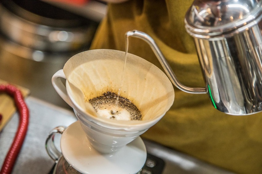 [新北新莊]一秒愛上香醇手沖咖啡！小小細節大大用心，每一口都能嘗到紮實的好味道！禾豐咖啡館 - 大手牽小手。玩樂趣