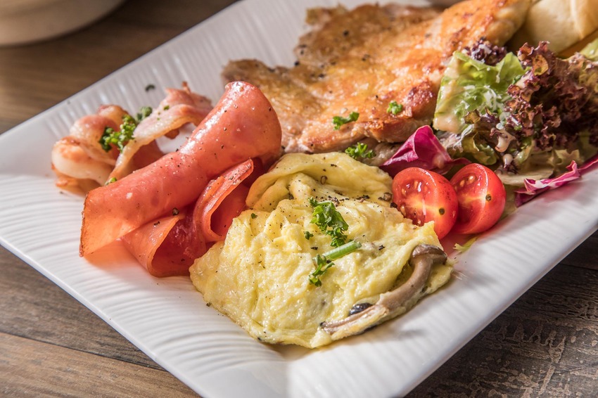 [新北新莊]一秒愛上香醇手沖咖啡！小小細節大大用心，每一口都能嘗到紮實的好味道！禾豐咖啡館 - 大手牽小手。玩樂趣