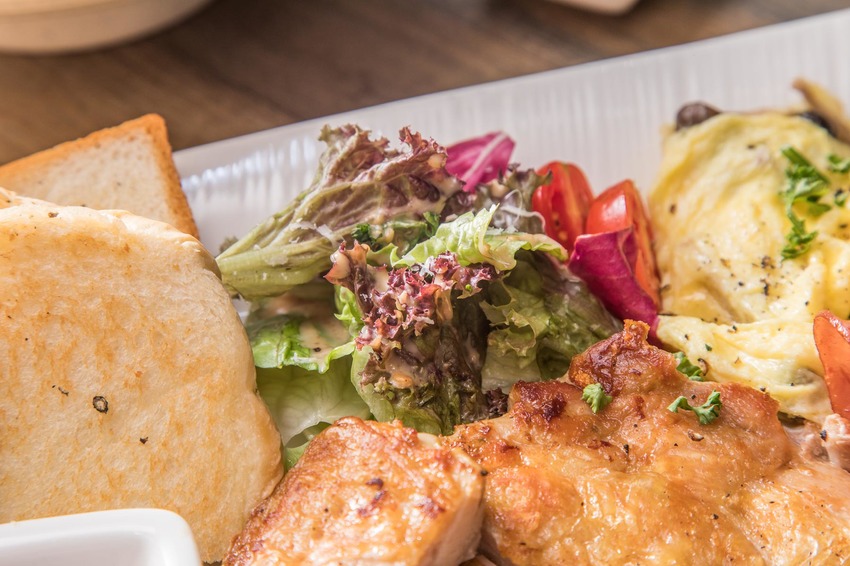 [新北新莊]一秒愛上香醇手沖咖啡！小小細節大大用心，每一口都能嘗到紮實的好味道！禾豐咖啡館 - 大手牽小手。玩樂趣