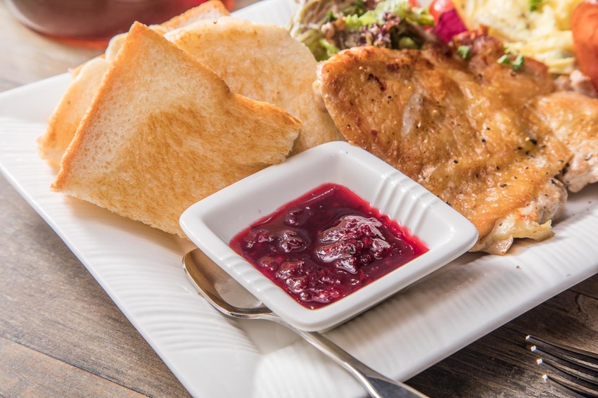 [新北新莊]一秒愛上香醇手沖咖啡！小小細節大大用心，每一口都能嘗到紮實的好味道！禾豐咖啡館 - 大手牽小手。玩樂趣