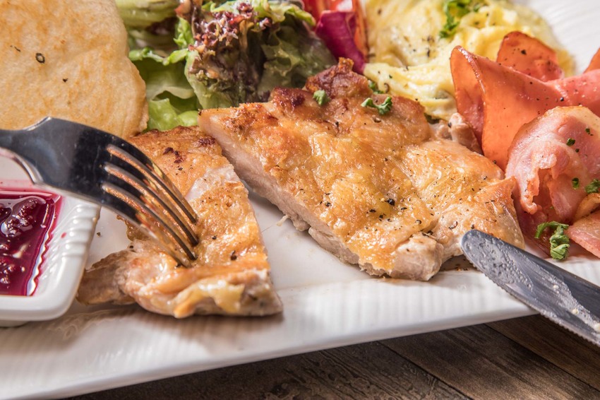 [新北新莊]一秒愛上香醇手沖咖啡！小小細節大大用心，每一口都能嘗到紮實的好味道！禾豐咖啡館 - 大手牽小手。玩樂趣