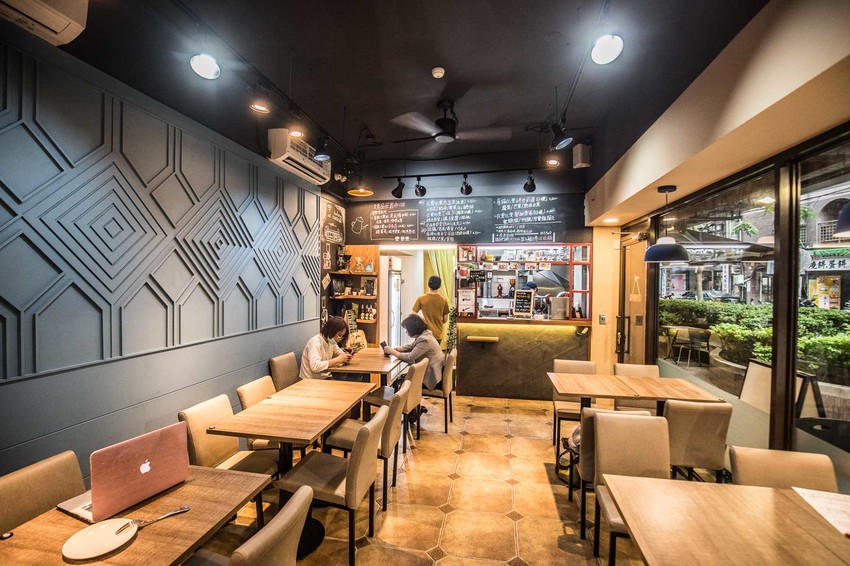 [新北新莊]一秒愛上香醇手沖咖啡！小小細節大大用心，每一口都能嘗到紮實的好味道！禾豐咖啡館 - 大手牽小手。玩樂趣