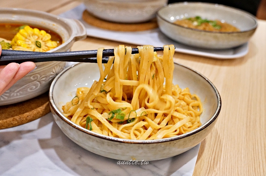 【台北】信義區 一鍋小麻辣 人少吃鍋也OK 後山埤美食 - 水晶安蹄 不務正業過生活