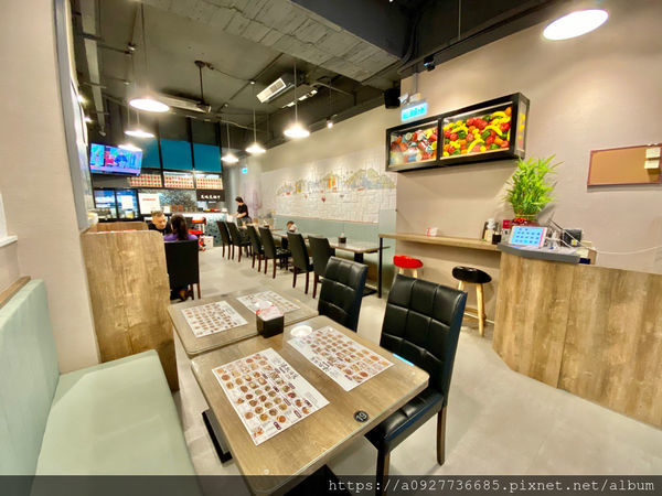 台北茶餐廳/美食必踩點/港式茶餐廳，中山區美食推薦，CP值超高、適合包場慶生，道地的香港主廚、想吃正統港點的你千萬不容錯過「港飲港食茶餐廳」近南京復興捷運站，交通方便，吃港