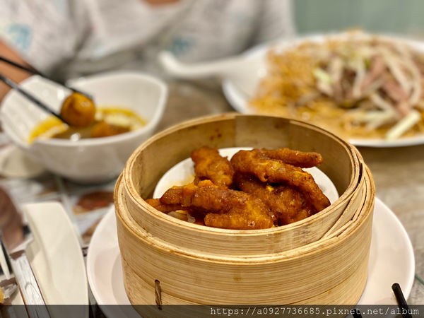 台北茶餐廳/美食必踩點/港式茶餐廳，中山區美食推薦，CP值超高、適合包場慶生，道地的香港主廚、想吃正統港點的你千萬不容錯過「港飲港食茶餐廳」近南京復興捷運站，交通方便，吃港
