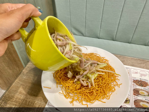 台北茶餐廳/美食必踩點/港式茶餐廳，中山區美食推薦，CP值超高、適合包場慶生，道地的香港主廚、想吃正統港點的你千萬不容錯過「港飲港食茶餐廳」近南京復興捷運站，交通方便，吃港