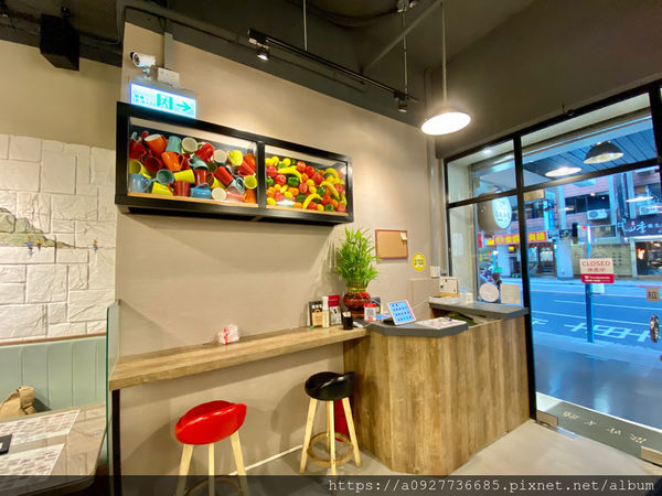 台北茶餐廳/美食必踩點/港式茶餐廳，中山區美食推薦，CP值超高、適合包場慶生，道地的香港主廚、想吃正統港點的你千萬不容錯過「港飲港食茶餐廳」近南京復興捷運站，交通方便，吃港