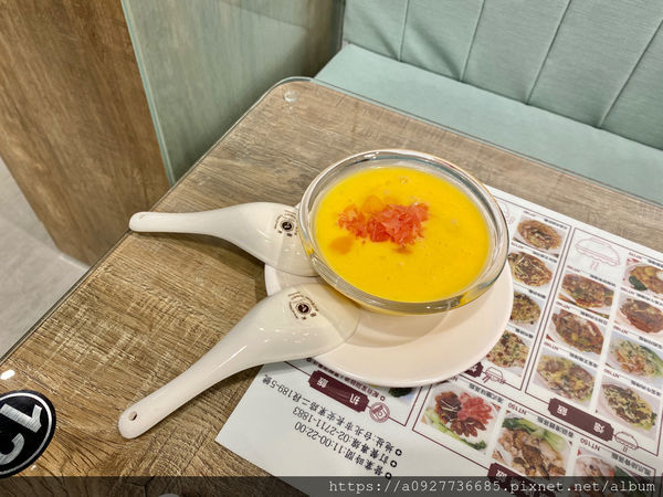 台北茶餐廳/美食必踩點/港式茶餐廳，中山區美食推薦，CP值超高、適合包場慶生，道地的香港主廚、想吃正統港點的你千萬不容錯過「港飲港食茶餐廳」近南京復興捷運站，交通方便，吃港