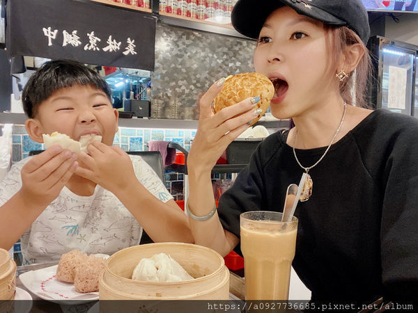 台北茶餐廳/美食必踩點/港式茶餐廳，中山區美食推薦，CP值超高、適合包場慶生，道地的香港主廚、想吃正統港點的你千萬不容錯過「港飲港食茶餐廳」近南京復興捷運站，交通方便，吃港
