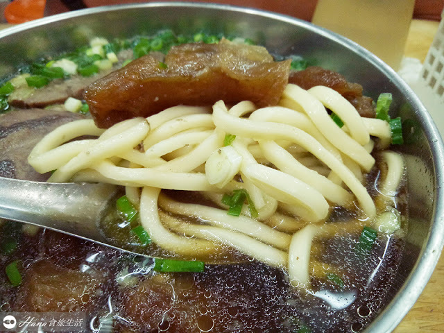 【台北中山】林東芳牛肉麵 | 八德路附近美食 不吃也可以的人氣排隊宵夜 必點招牌花干