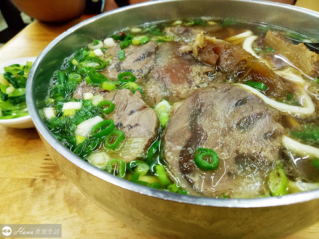 【台北中山】林東芳牛肉麵 | 八德路附近美食 不吃也可以的人氣排隊宵夜 必點招牌花干