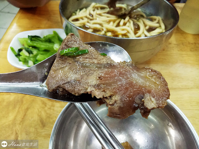 【台北中山】林東芳牛肉麵 | 八德路附近美食 不吃也可以的人氣排隊宵夜 必點招牌花干