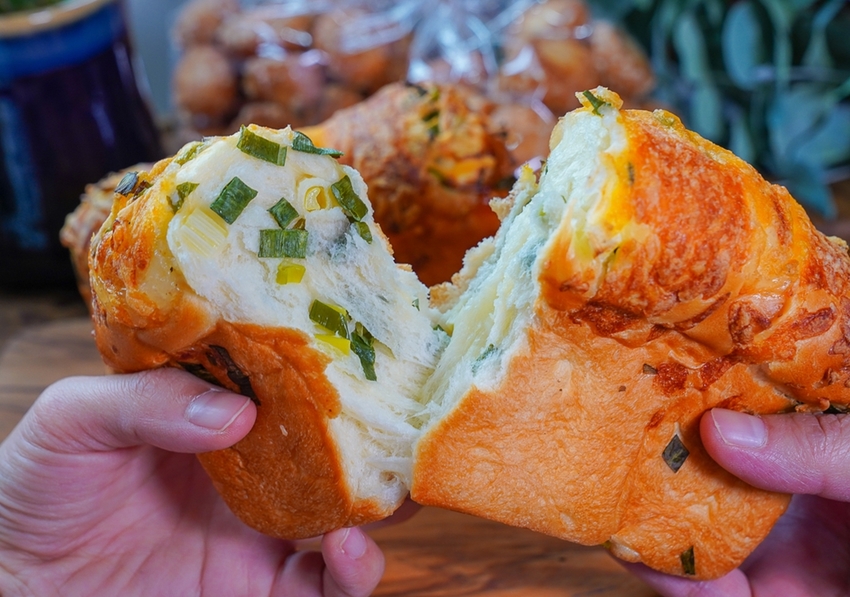 [高雄]The Original One TOO-韓國超夯「爆漿奶油大蒜麵包」高雄也吃得到!每日出爐秒殺 @美食好芃友