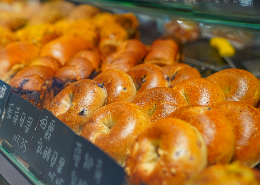 [高雄]The Original One TOO-韓國超夯「爆漿奶油大蒜麵包」高雄也吃得到!每日出爐秒殺 @美食好芃友