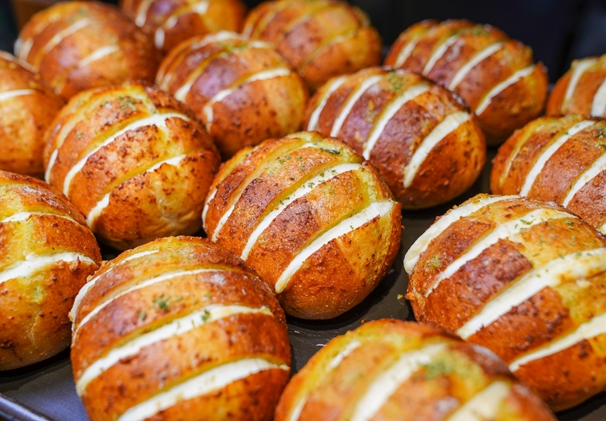 [高雄]The Original One TOO-韓國超夯「爆漿奶油大蒜麵包」高雄也吃得到!每日出爐秒殺 @美食好芃友