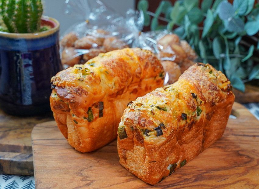 [高雄]The Original One TOO-韓國超夯「爆漿奶油大蒜麵包」高雄也吃得到!每日出爐秒殺 @美食好芃友