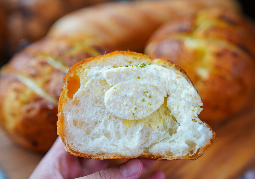 [高雄]The Original One TOO-韓國超夯「爆漿奶油大蒜麵包」高雄也吃得到!每日出爐秒殺 @美食好芃友