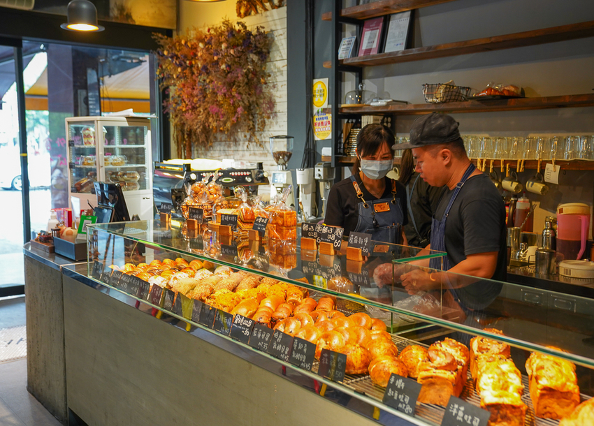 [高雄]The Original One TOO-韓國超夯「爆漿奶油大蒜麵包」高雄也吃得到!每日出爐秒殺 @美食好芃友