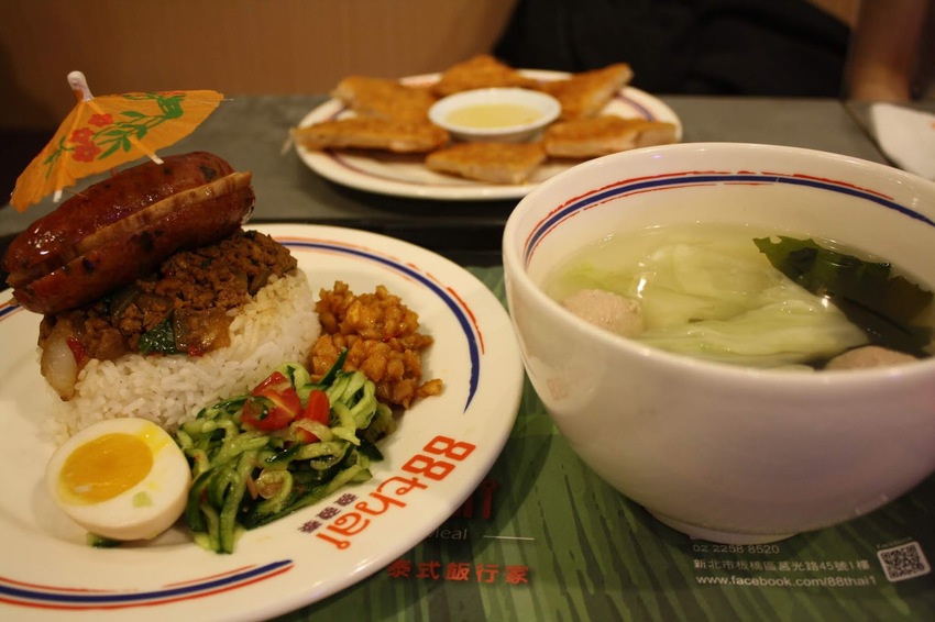 【板橋泰式料理推薦】88thai發發泰-一個人也能自在享受的泰式簡餐,獨創泰式香腸全台全台獨一無二