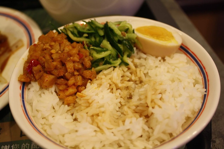 【板橋泰式料理推薦】88thai發發泰-一個人也能自在享受的泰式簡餐,獨創泰式香腸全台全台獨一無二