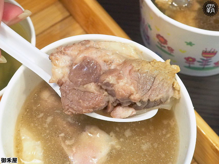 40年老師傅手法，御禾屋便當，招牌炸排骨軟嫩入味，還有打拋豬、壽喜肉、三杯雞多樣下飯主菜！