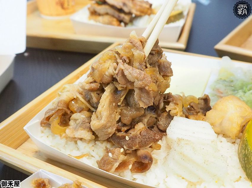 40年老師傅手法，御禾屋便當，招牌炸排骨軟嫩入味，還有打拋豬、壽喜肉、三杯雞多樣下飯主菜！