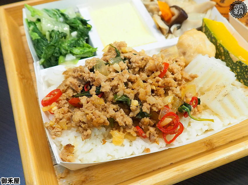 40年老師傅手法，御禾屋便當，招牌炸排骨軟嫩入味，還有打拋豬、壽喜肉、三杯雞多樣下飯主菜！