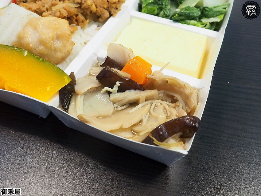 40年老師傅手法，御禾屋便當，招牌炸排骨軟嫩入味，還有打拋豬、壽喜肉、三杯雞多樣下飯主菜！