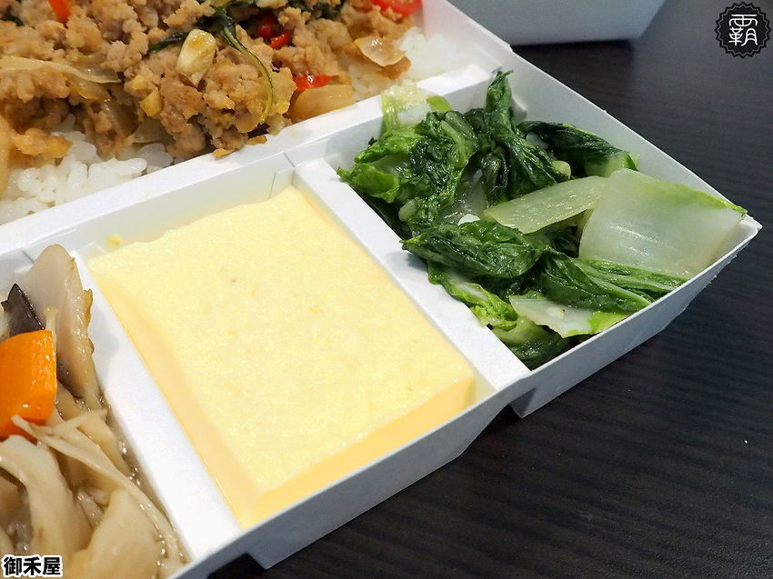 40年老師傅手法，御禾屋便當，招牌炸排骨軟嫩入味，還有打拋豬、壽喜肉、三杯雞多樣下飯主菜！