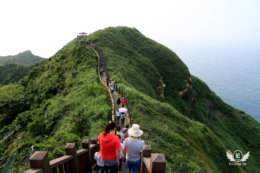「聽濤營區」鼻頭角步道迷彩神秘感新秘境|聽濤營區咖啡開放時間|東北角景點! - 珍太妃旅遊親子生活