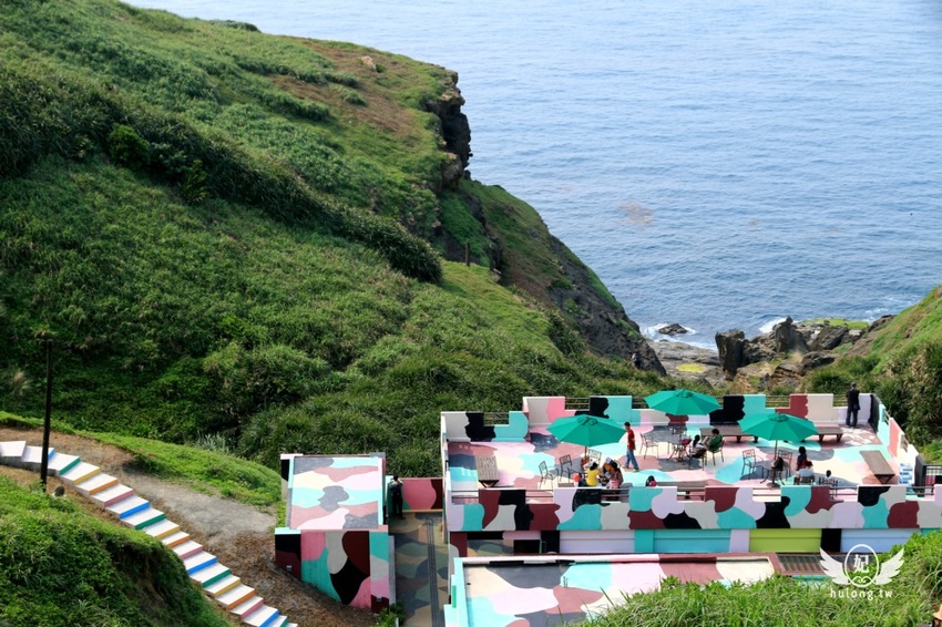 「聽濤營區」鼻頭角步道迷彩神秘感新秘境|聽濤營區咖啡開放時間|東北角景點! - 珍太妃旅遊親子生活