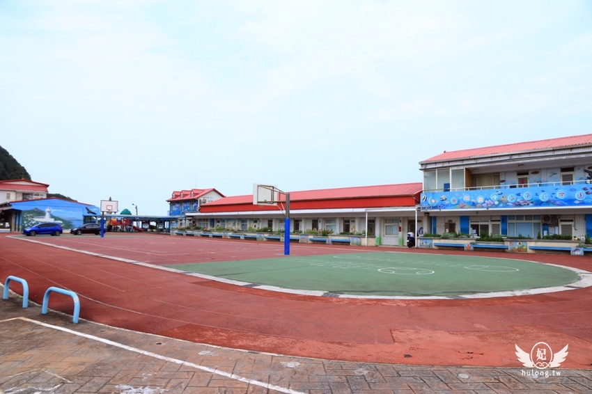 「聽濤營區」鼻頭角步道迷彩神秘感新秘境|聽濤營區咖啡開放時間|東北角景點! - 珍太妃旅遊親子生活