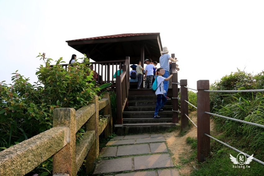 「聽濤營區」鼻頭角步道迷彩神秘感新秘境|聽濤營區咖啡開放時間|東北角景點! - 珍太妃旅遊親子生活