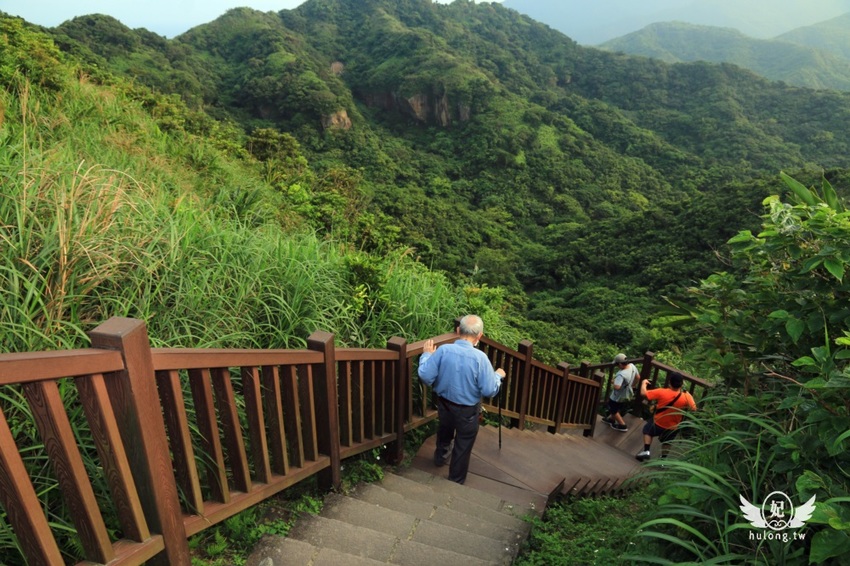 「聽濤營區」鼻頭角步道迷彩神秘感新秘境|聽濤營區咖啡開放時間|東北角景點! - 珍太妃旅遊親子生活