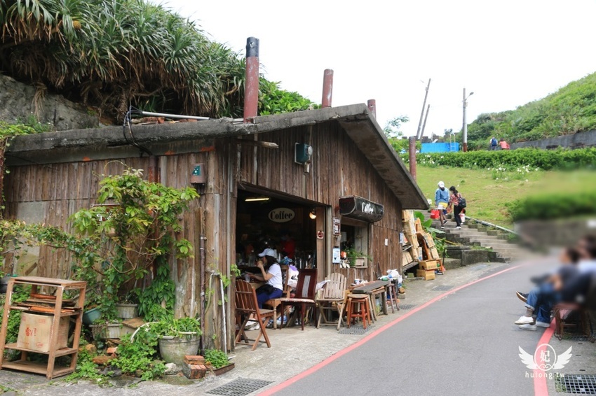 「聽濤營區」鼻頭角步道迷彩神秘感新秘境|聽濤營區咖啡開放時間|東北角景點! - 珍太妃旅遊親子生活