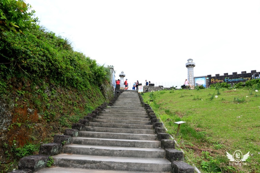 「聽濤營區」鼻頭角步道迷彩神秘感新秘境|聽濤營區咖啡開放時間|東北角景點! - 珍太妃旅遊親子生活