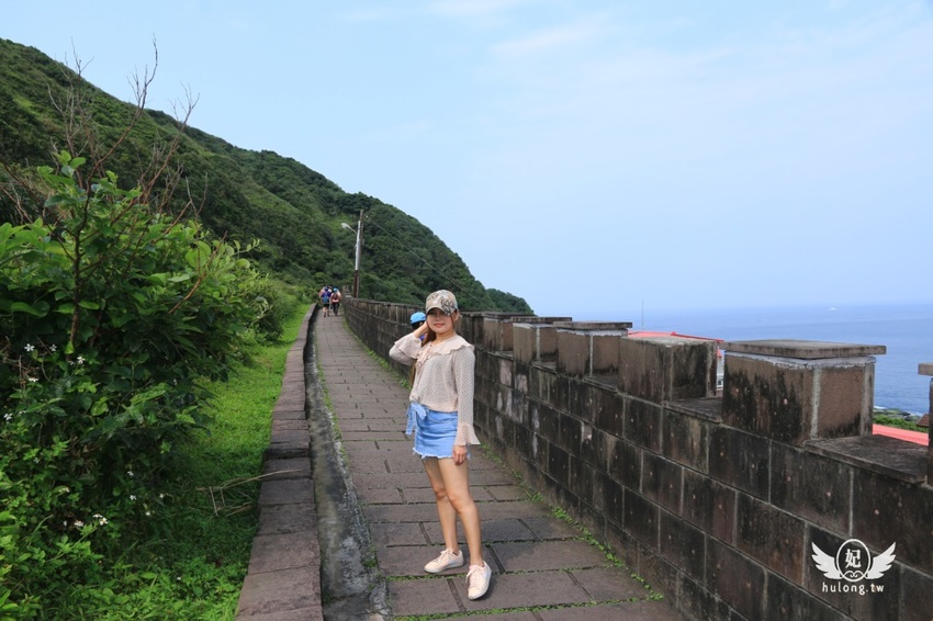 「聽濤營區」鼻頭角步道迷彩神秘感新秘境|聽濤營區咖啡開放時間|東北角景點! - 珍太妃旅遊親子生活