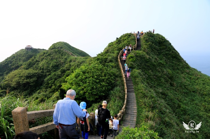 「聽濤營區」鼻頭角步道迷彩神秘感新秘境|聽濤營區咖啡開放時間|東北角景點! - 珍太妃旅遊親子生活