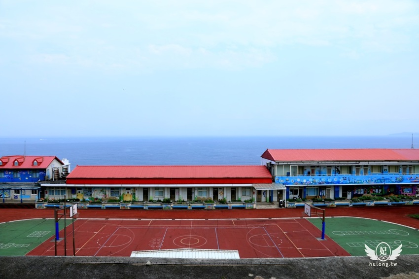 「聽濤營區」鼻頭角步道迷彩神秘感新秘境|聽濤營區咖啡開放時間|東北角景點! - 珍太妃旅遊親子生活
