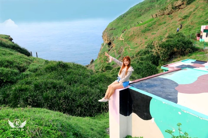 「聽濤營區」鼻頭角步道迷彩神秘感新秘境|聽濤營區咖啡開放時間|東北角景點! - 珍太妃旅遊親子生活