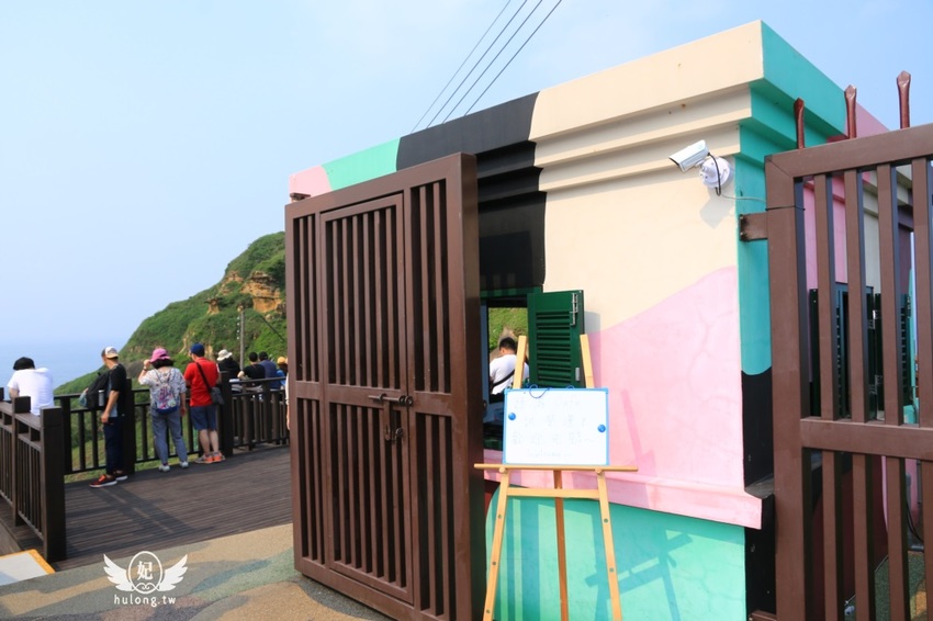 「聽濤營區」鼻頭角步道迷彩神秘感新秘境|聽濤營區咖啡開放時間|東北角景點! - 珍太妃旅遊親子生活