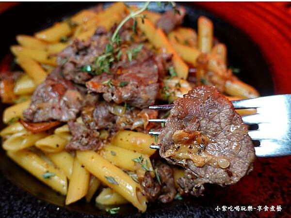 板腱牛肉椒麻醬蒜片筆 管麵-PlanB歐陸街頭市集小酒館 (3).jpg