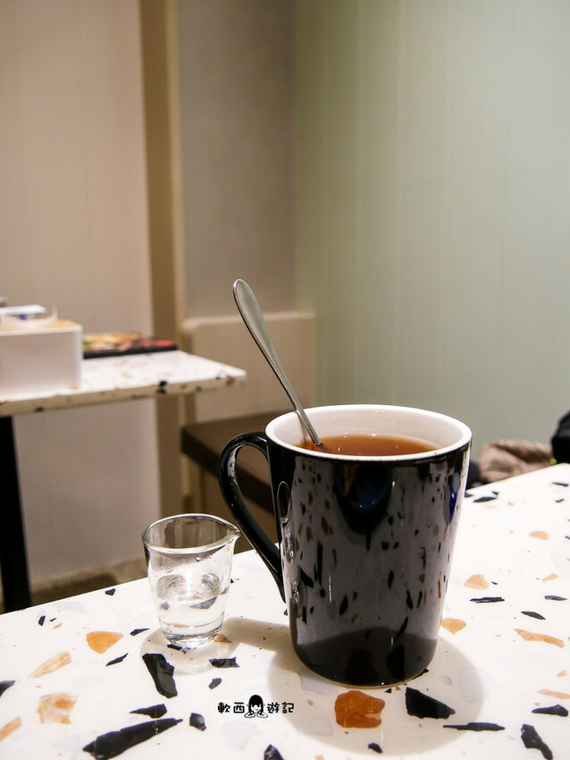 高雄美食推薦》斑馬騷莎●跟斑馬一起騷莎 ！高雄新開幕湖水綠IG打卡餐廳 豐盛早午餐/星星披薩 高雄美食/高雄餐廳 斑馬騷莎高雄文山概念店 - 軟西，遊記