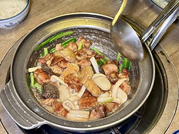 台北市中山區[中山區美食] 澳門骨堡 火鍋餐廳 沙蜆鍋 花雕雞 骨煲鍋 通通都好吃！#善導寺美食 條通美食 @蛋寶趴趴go