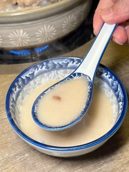 台北市中山區[中山區美食] 澳門骨堡 火鍋餐廳 沙蜆鍋 花雕雞 骨煲鍋 通通都好吃！#善導寺美食 條通美食 @蛋寶趴趴go